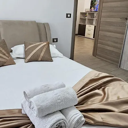 アパート Premium Mamaia Nord Complex Cu Piscina Incalzita Sauna Gym Jacuzzi ナボダリ